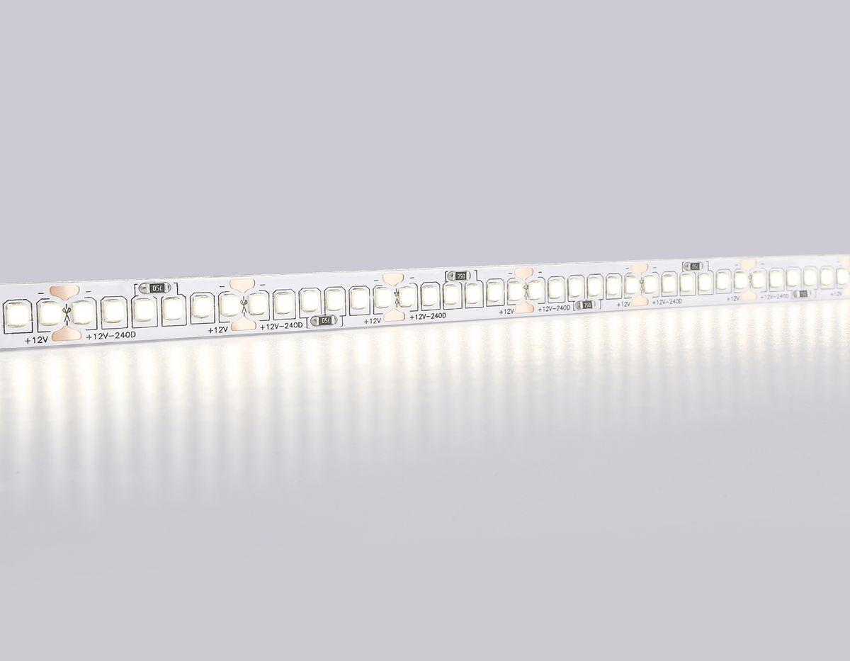 фото светодиодная лента дневной белый ambrella light 19,2w/m 240led/m 2835smd 4500к 5m gs1502 | 220svet.ru